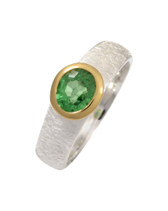 Charmanter Ring mit Tsavorit, teilvergoldet